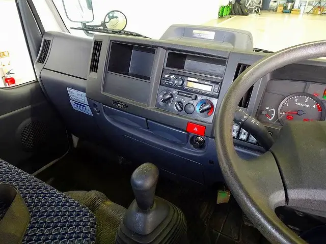いすゞ エルフ 2RG-NHS88A(4WD)の写真9