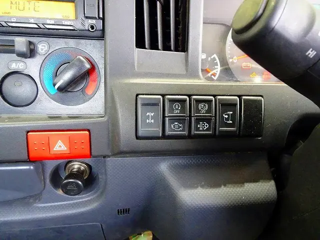 いすゞ エルフ 2RG-NHS88A(4WD)の写真12