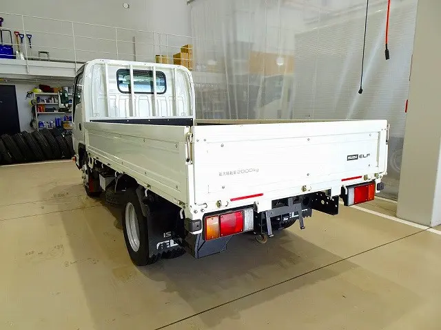 いすゞ エルフ 2RG-NJR88A(2WD)の写真4