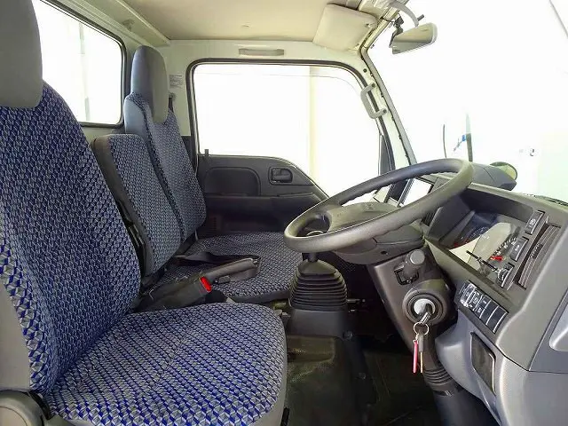 いすゞ エルフ 2RG-NJR88A(2WD)の写真6