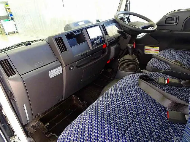 いすゞ エルフ 2RG-NJR88A(2WD)の写真7