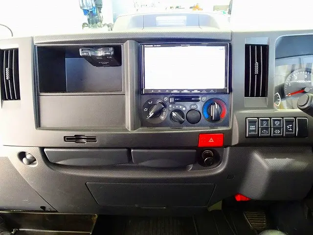 いすゞ エルフ 2RG-NJR88A(2WD)の写真10