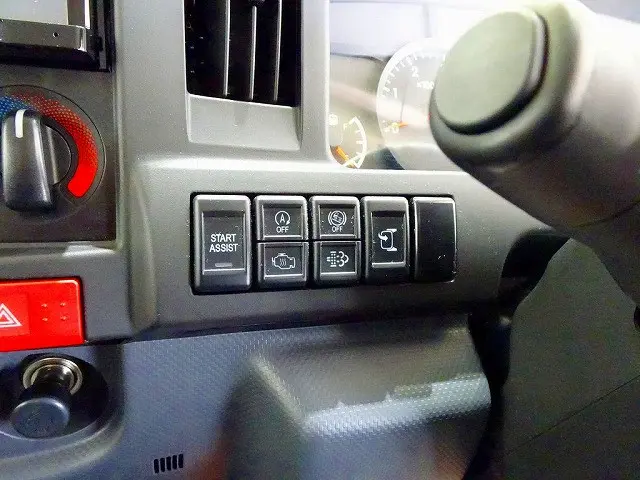 いすゞ エルフ 2RG-NJR88A(2WD)の写真11