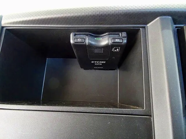 いすゞ エルフ 2RG-NJR88A(2WD)の写真12