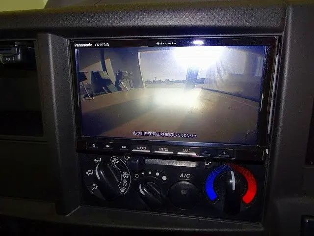 社外メモリーナビ/バックカメラ連動/フルセグTV/DVD(CN-HE01D)|いすゞ エルフ 2RG-NJR88A(2WD)の写真14