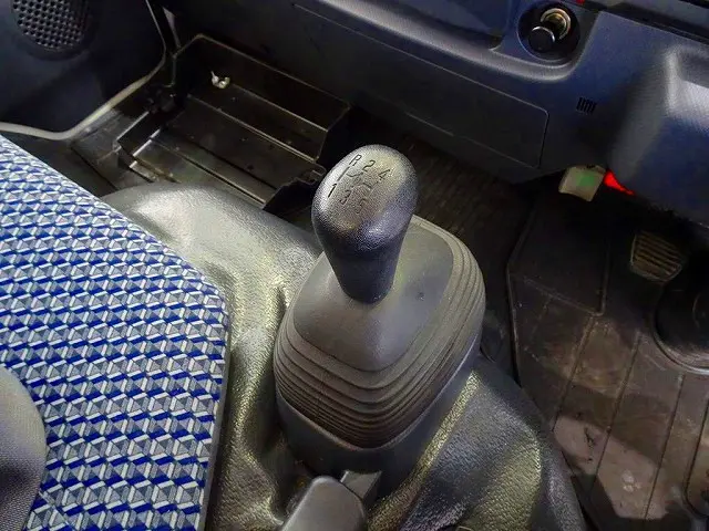 いすゞ エルフ 2RG-NJR88A(2WD)の写真17