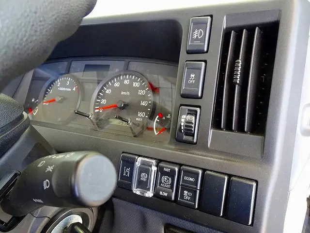 いすゞ エルフ 2RG-NJR88A(2WD)の写真19