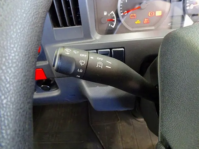 いすゞ エルフ 2RG-NJR88A(2WD)の写真20