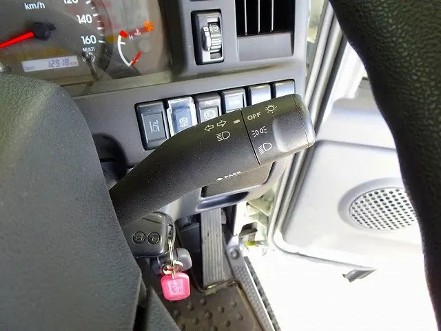 いすゞ エルフ 2RG-NJR88A(2WD)の写真21