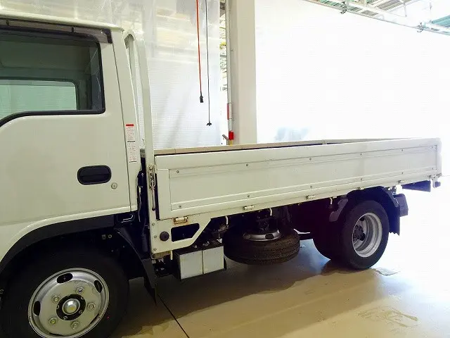 いすゞ エルフ 2RG-NJR88A(2WD)の写真24