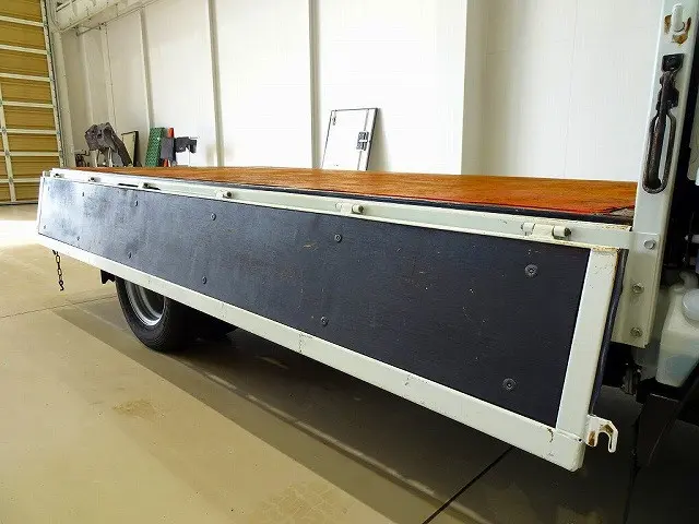 荷台内寸：312×162×38　三方開　床鉄板張り　リアアオリチェーン2個|いすゞ エルフ 2RG-NJR88A(2WD)の写真27