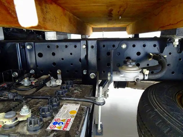 いすゞ エルフ 2RG-NJR88A(2WD)の写真31