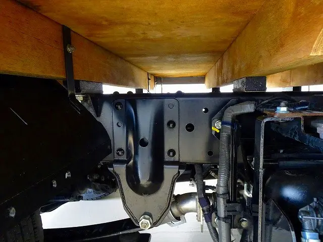 左シャシリア工具箱　シャーシは 錆止め/マフラー塗装 仕上げに力を入れています。|いすゞ エルフ 2RG-NJR88A(2WD)の写真42