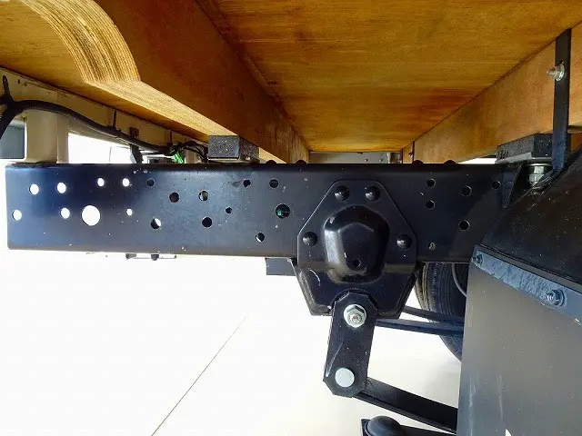 左シャシリア工具箱　シャーシは 錆止め/マフラー塗装 仕上げに力を入れています。|いすゞ エルフ 2RG-NJR88A(2WD)の写真43