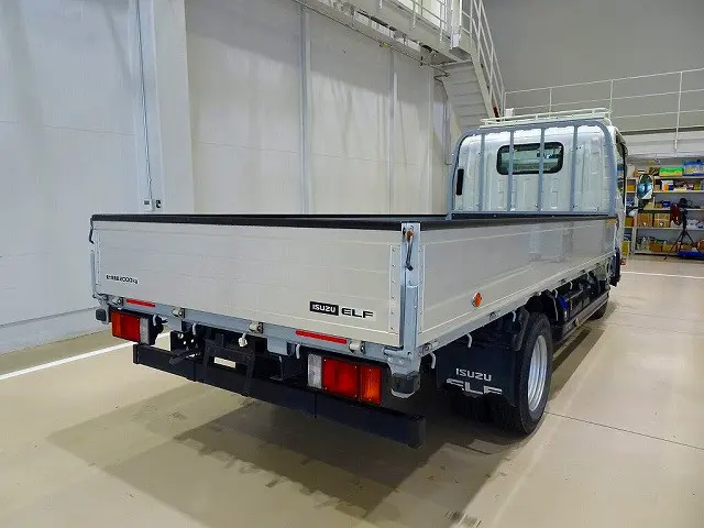 いすゞ エルフ 2RG-NLR88AR(2WD)の写真3
