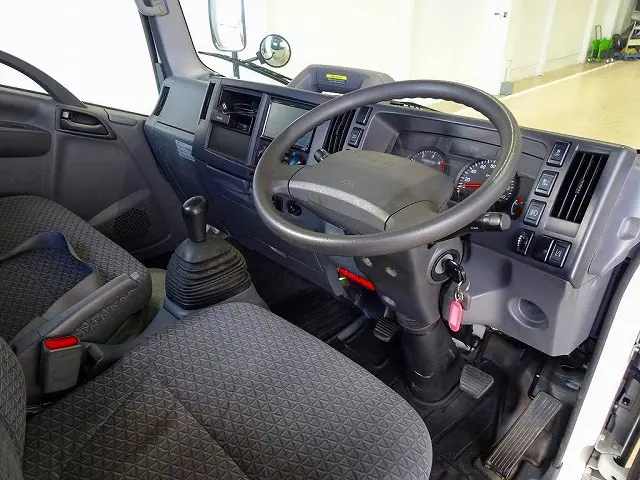 いすゞ エルフ 2RG-NLR88AR(2WD)の写真5