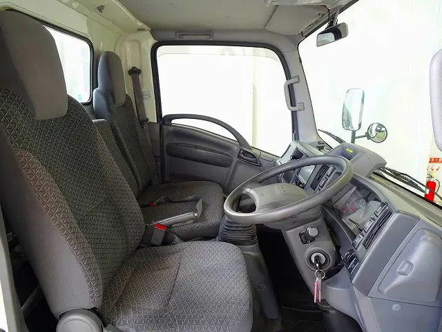 いすゞ エルフ 2RG-NLR88AR(2WD)の写真6