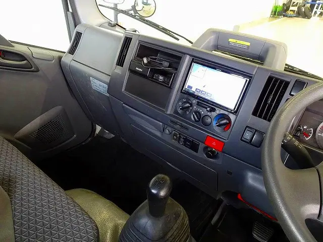 いすゞ エルフ 2RG-NLR88AR(2WD)の写真10