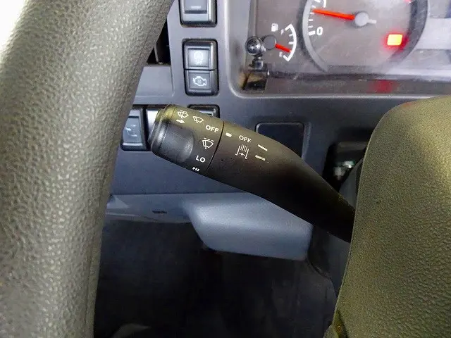 いすゞ エルフ 2RG-NLR88AR(2WD)の写真20