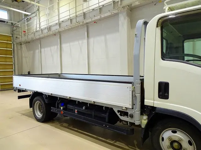 いすゞ エルフ 2RG-NLR88AR(2WD)の写真23