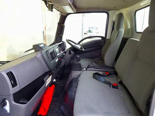 いすゞ エルフ 2RG-NPR88AC(2WD)の写真9