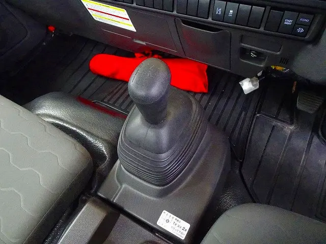 いすゞ エルフ 2RG-NPR88AC(2WD)の写真18