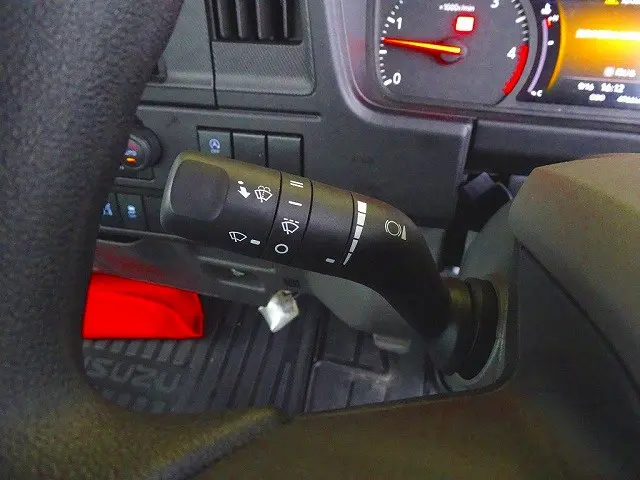 いすゞ エルフ 2RG-NPR88AC(2WD)の写真22