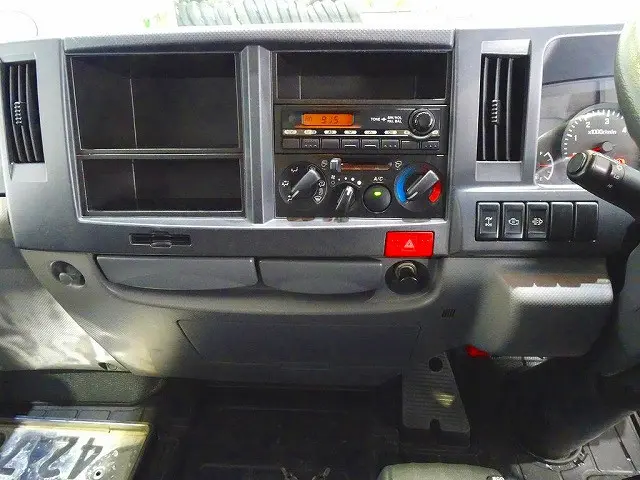 いすゞ エルフ SKG-NHS85A(4WD)の写真10