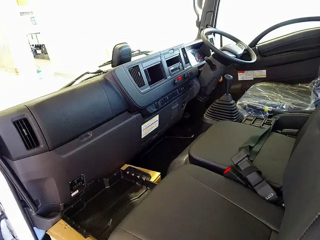 AC PS PW SRS ABS キーレス 左電格ミラー ルームミラー式バックモニター アドブルー ターボ 排気ブレーキ フロア6MT|いすゞ フォワード 2RG-FRR90S3(2WD)の写真8