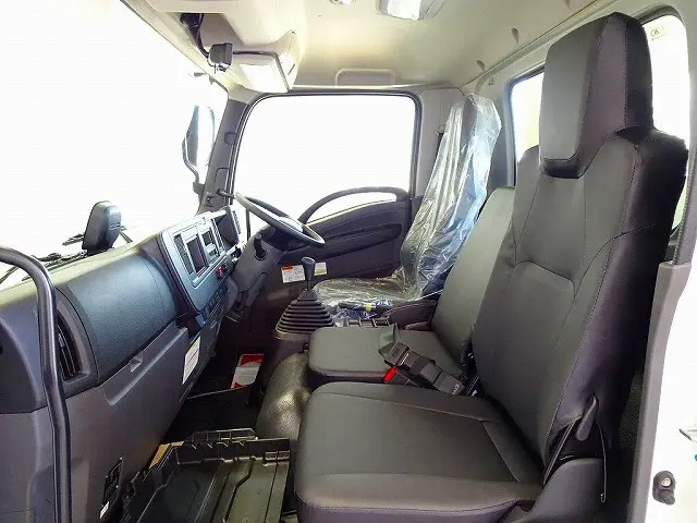 坂道発進補助装置 車線逸脱警報装置 衝突被害軽減ブレーキ アイドリングストップ フォグランプ トラクションコントロール|いすゞ フォワード 2RG-FRR90S3(2WD)の写真9