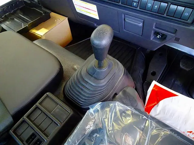 フロア6MT|いすゞ フォワード 2RG-FRR90S3(2WD)の写真15