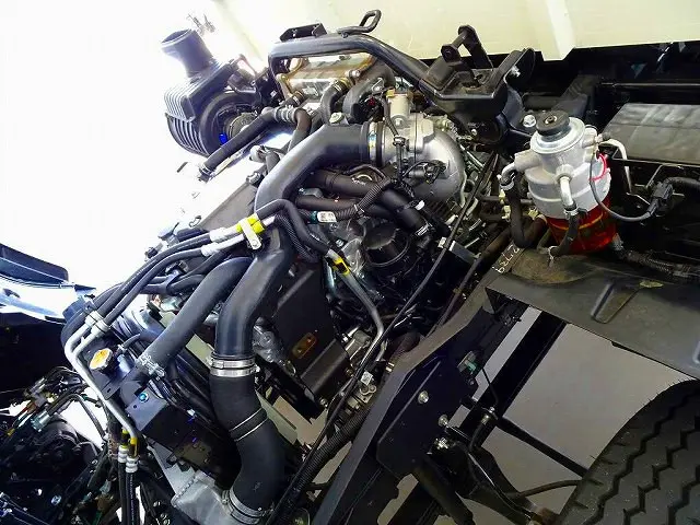 エンジンルーム|いすゞ フォワード 2RG-FRR90S3(2WD)の写真38