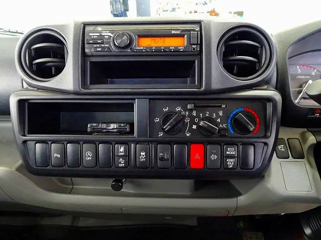 車線逸脱警報装置 衝突被害軽減ブレーキ アイドリングストップ トラクションコントロール クリアランスソナー ビニールシートカバー|日野 デュトロ 2KG-XZC600T(2WD)の写真10