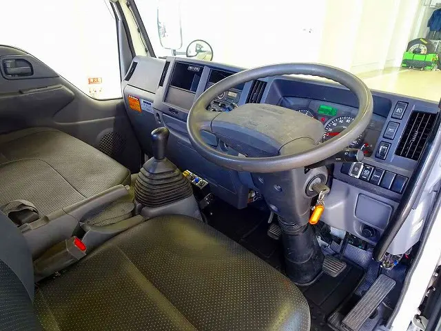 いすゞ エルフ 2PG-NKS88AN(4WD)の写真5