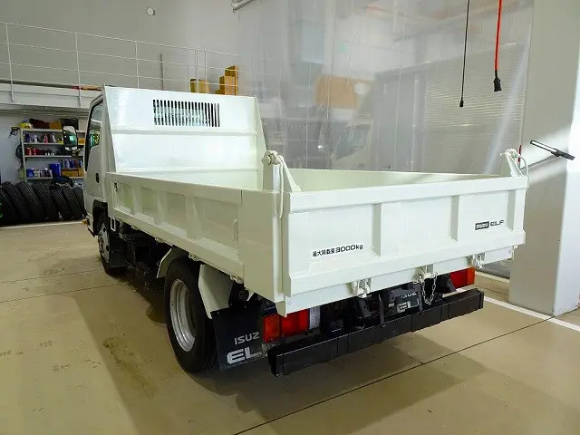 いすゞ エルフ TPG-NKR85AD(2WD)の写真4