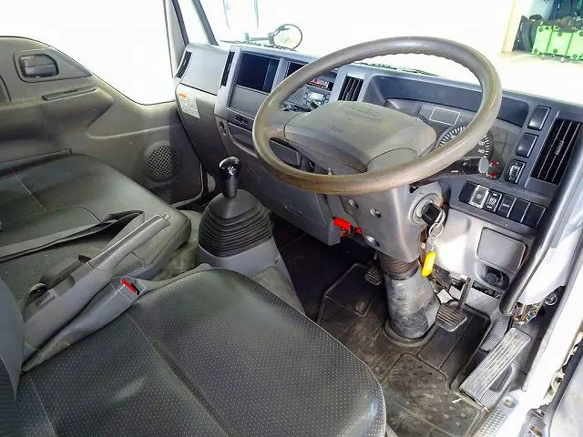 いすゞ エルフ TPG-NKR85AD(2WD)の写真5