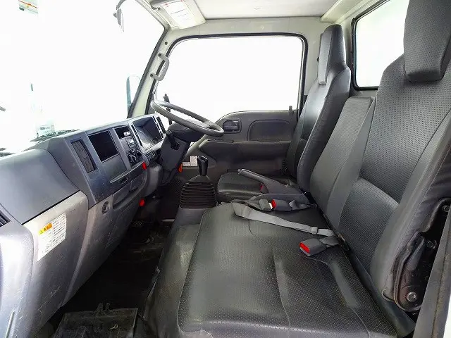 いすゞ エルフ TPG-NKR85AD(2WD)の写真8