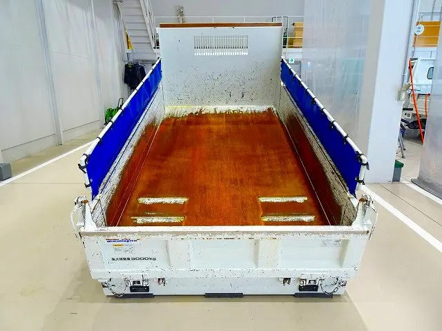 荷台内寸:300×159×38 新明和/SD2-32 三方開 手動シート(開き止め付) リアアオリ左右ピン差し加工 鳥居上部左右角出し(脱着可)/枕木取付 右シャシリアスライド用スイッチコード|いすゞ エルフ TPG-NKR85ANの写真27