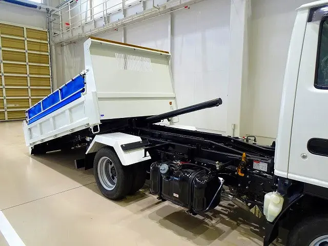 荷台内寸:300×159×38 新明和/SD2-32 三方開 手動シート(開き止め付) リアアオリ左右ピン差し加工 鳥居上部左右角出し(脱着可)/枕木取付 右シャシリアスライド用スイッチコード|いすゞ エルフ TPG-NKR85ANの写真28