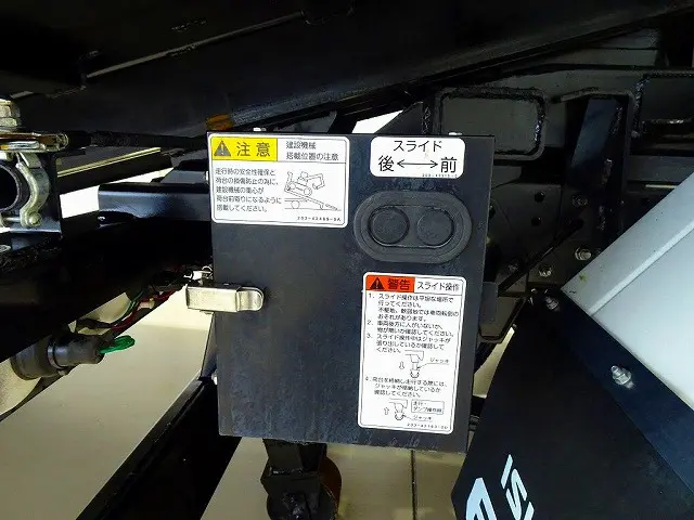 荷台内寸:300×159×38 新明和/SD2-32 三方開 手動シート(開き止め付) リアアオリ左右ピン差し加工 鳥居上部左右角出し(脱着可)/枕木取付 右シャシリアスライド用スイッチコード|いすゞ エルフ TPG-NKR85ANの写真30