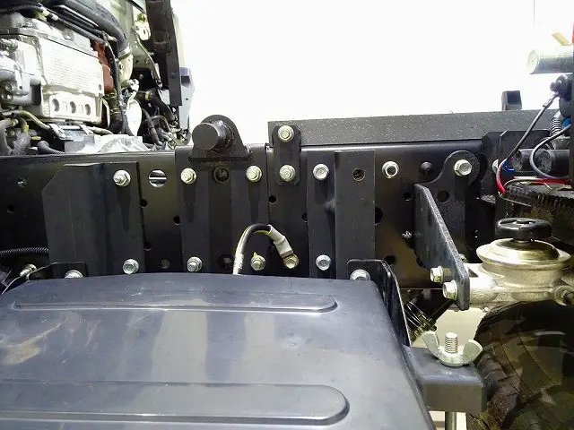 燃料タンク75L シャーシは 錆止め/マフラー塗装 仕上げに力を入れています。|いすゞ エルフ TPG-NKR85ANの写真42