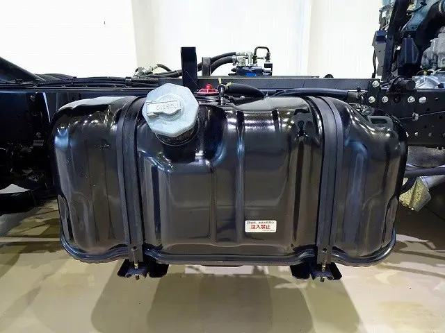 燃料タンク75L シャーシは 錆止め/マフラー塗装 仕上げに力を入れています。|いすゞ エルフ TPG-NKR85ANの写真47