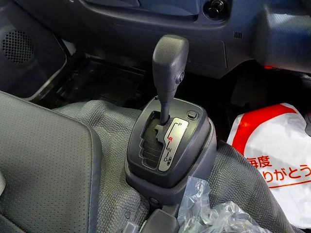 フロアAT 2ペダル|いすゞ エルフ TPG-NJR85AD(2WD)の写真17