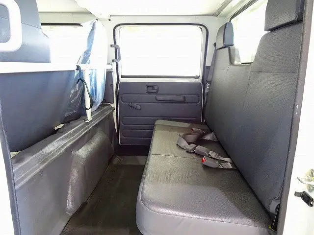 Wキャブ 6人乗り PW(フロントのみ)|いすゞ エルフ TPG-NJR85AD(2WD)の写真25