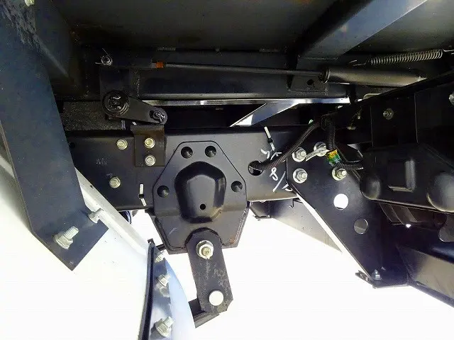 シャーシは 錆止め/マフラー塗装 仕上げに力を入れています。|いすゞ エルフ TPG-NJR85AD(2WD)の写真42