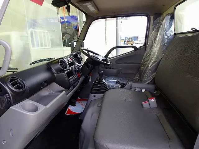 アイドリングストップ　フォグランプ　トラクションコントロール　電動パーキングブレーキ　クリアランスソナー　フロア6MT|日野 デュトロ 2RG-XZU600T(2WD)の写真8