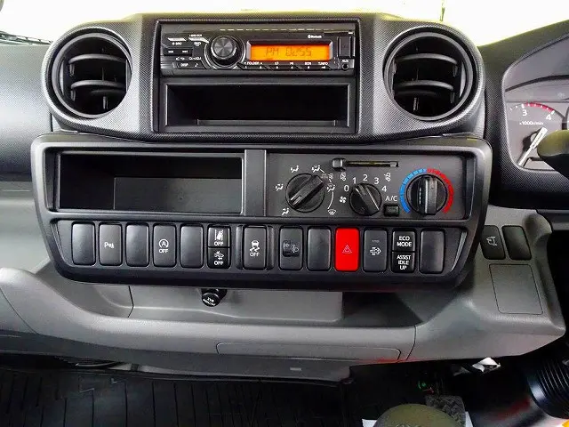 アイドリングストップ　フォグランプ　トラクションコントロール　電動パーキングブレーキ　クリアランスソナー　フロア6MT|日野 デュトロ 2RG-XZU600T(2WD)の写真10