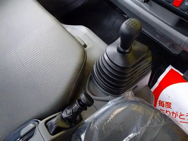 フロア6MT　電動パーキングブレーキ|日野 デュトロ 2RG-XZU600T(2WD)の写真13