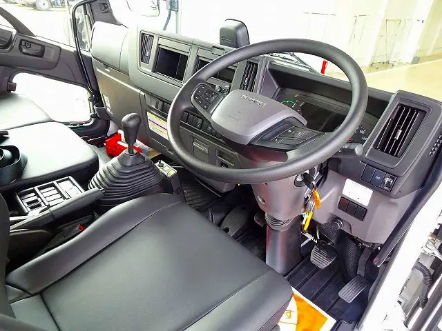 いすゞ フォワード 2RG-FRR90S3(2WD)の写真5