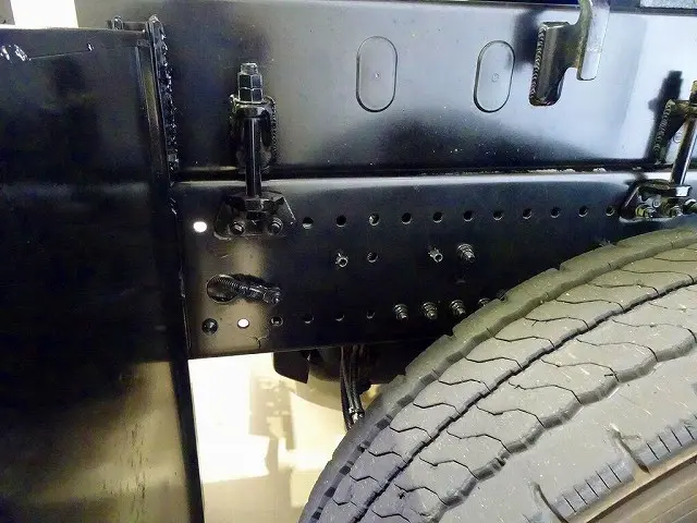 ステンレスリアフェンダー タイヤ止め2個 右シャシフロント工具箱|日野 プロフィア 2DG-FS1EGA(6x4)の写真42